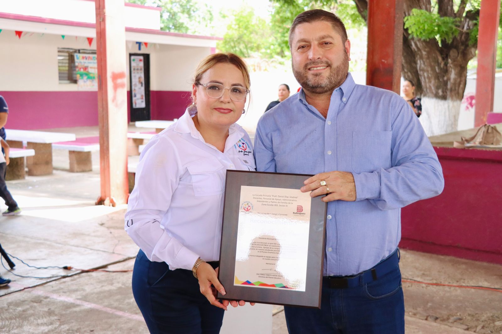 Alcalde de Badiraguato entrega subestación eléctrica a primarias