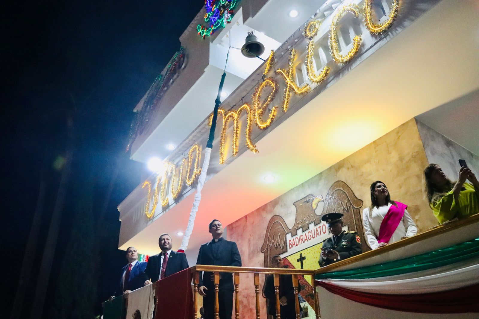 Jose Paz da el Grito de Independencia de Badiraguato, Sinaloa