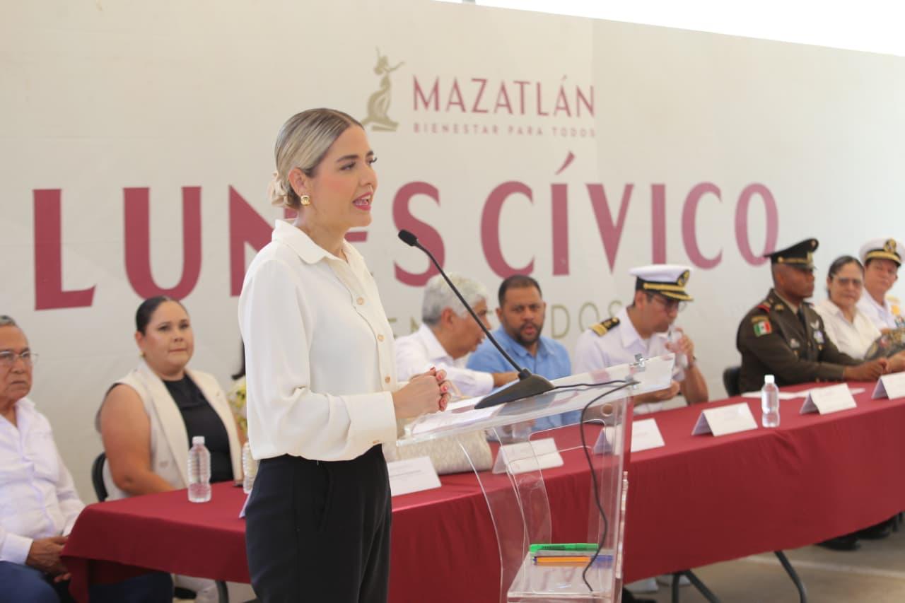 alcaldeza de mazatlan entrega cancha de usos multiples en secundaria evento