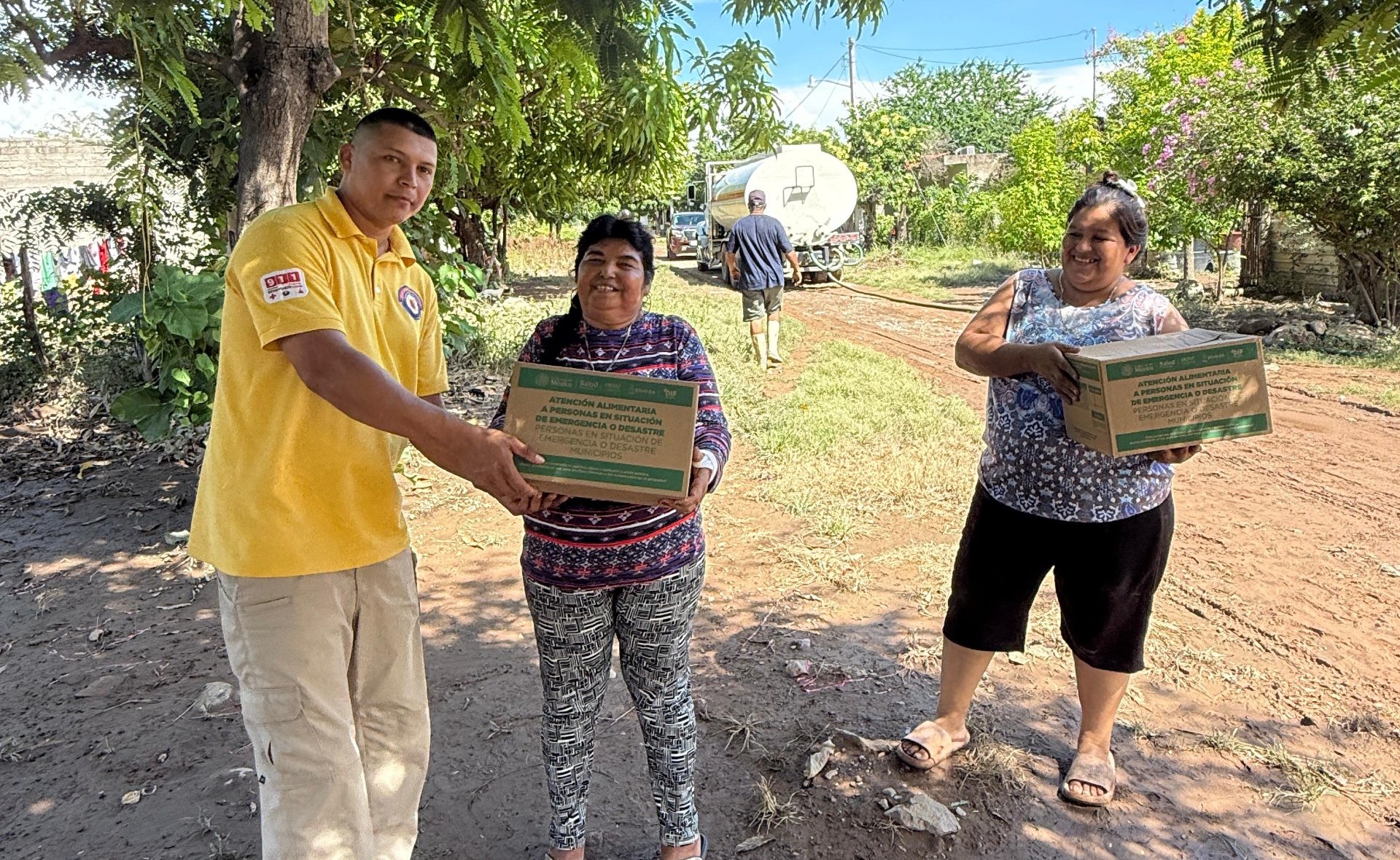 apoyos para familias de palmillas y la campana en escuinapa señoras