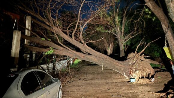 Azota tromba al Pueblo Mágico de El Fuerte, Sinaloa; se reportan múltiples sectores sin energía eléctrica