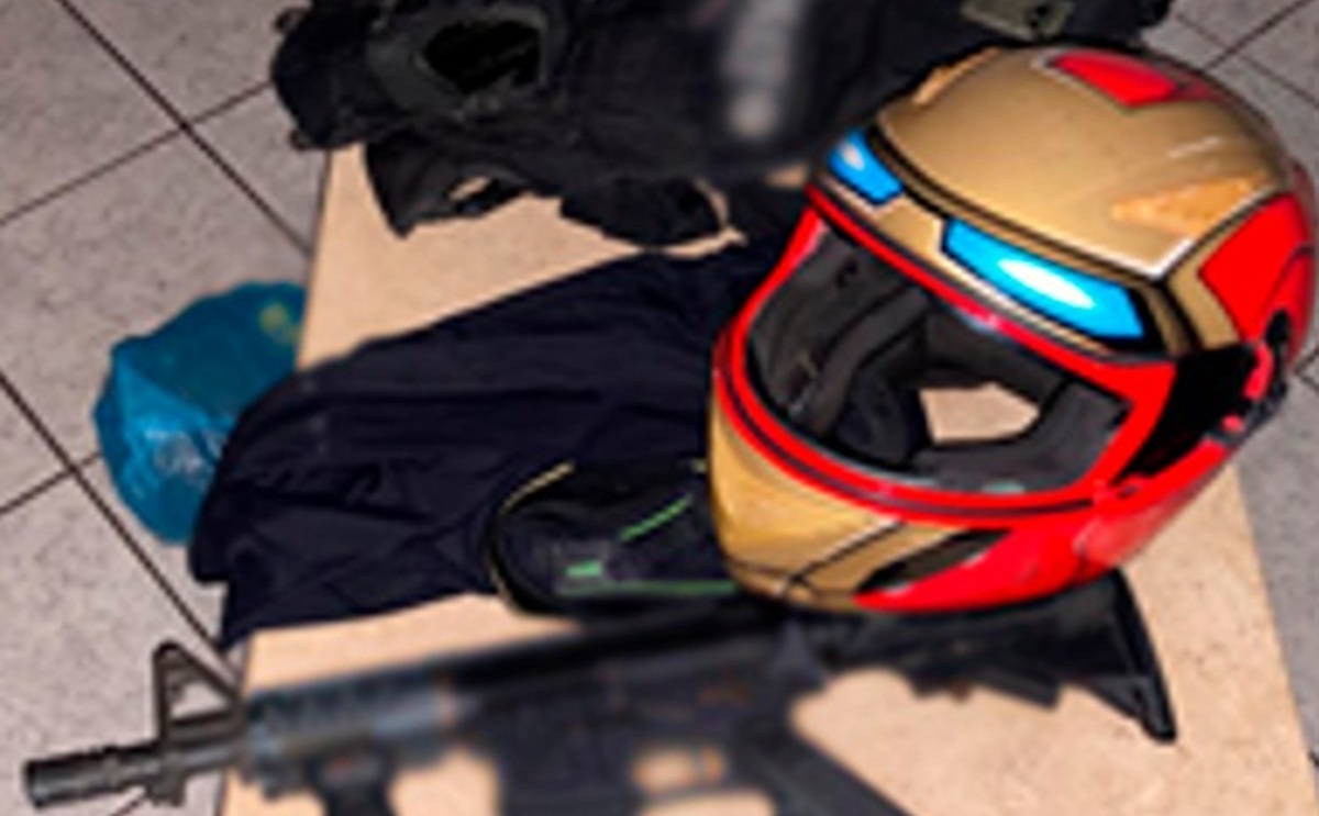 Arma larga, casco de moto y chaleco asegurados en domicilio de Culiacán, Sinaloa