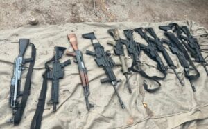 armas aseguradas a 10 detenidos en culiacan