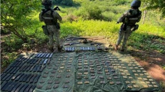 Fuerzas federales desmantelan un campamento y armas durante operativo en zona serrana de Elota, Sinaloa
