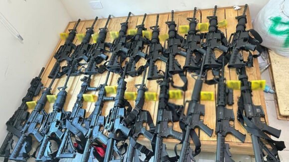 ’Revientan’ inmueble utilizado para el resguardo de armamento en Culiacán; informa Harfuch el decomiso 37 armas