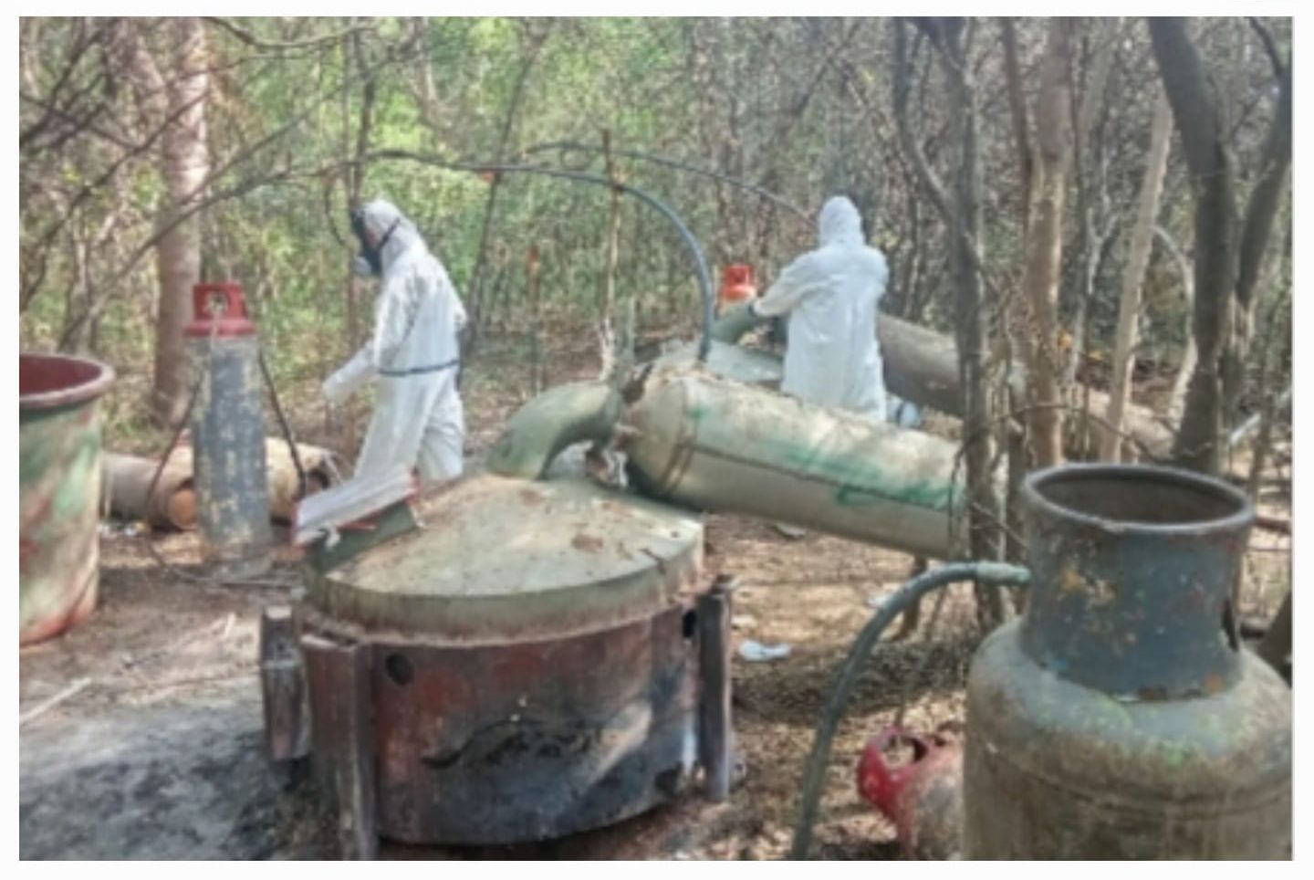 Aseguran áreas de almacenamiento de precursores químicos en Culiacán, Elota y Cosalá, en Sinaloa