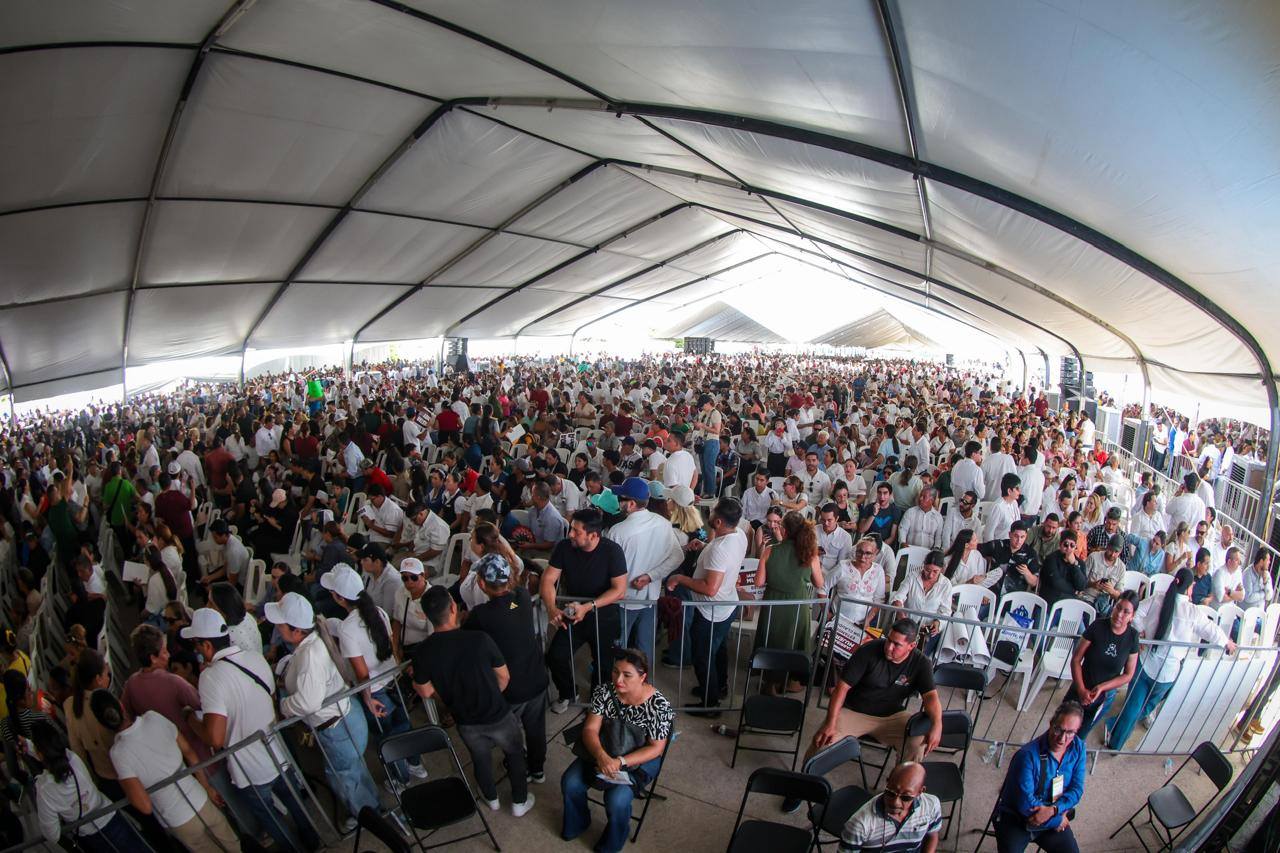 asistentes a la llegada de claudia sheinbaum a mazatlan