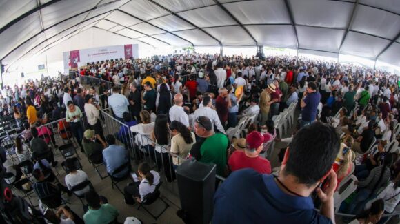 Con 30 mil asistentes, Sinaloa recibe a Claudia Sheinbaum para rendir su Primer Informe en Mazatlán