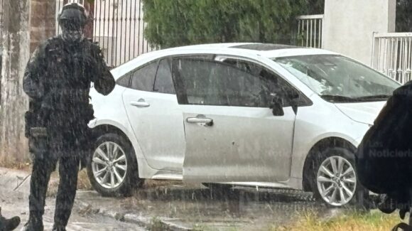 Atacan a balazos a pareja en un auto en Villa Universidad, Culiacán; el hombre murió y la mujer está herida