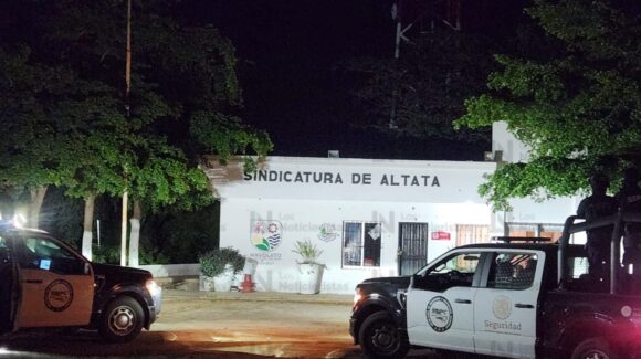 Violencia en Navolato, Sinaloa: Queman hotel de Nuevo Altata y atacan a balazos caseta de Isla Cortés; hay heridos