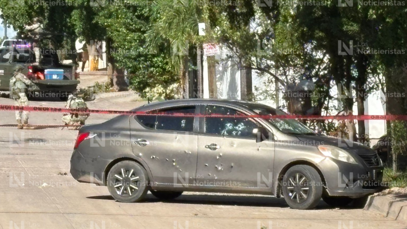 Versa atacado a balazos en Culiacán