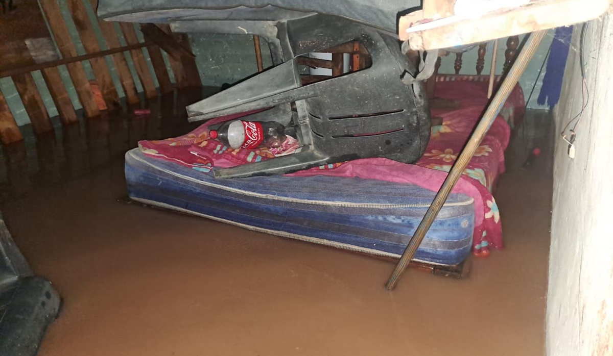 Atienden a familias afectadas por intensa lluvia en Ahome
