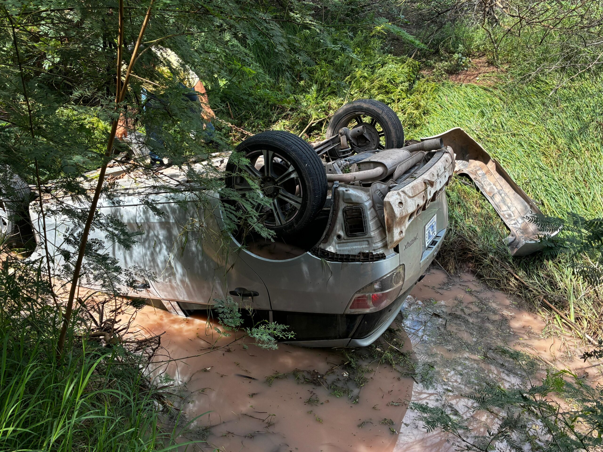 auto cae a canal en ohuira topolobampo en ahome lugar