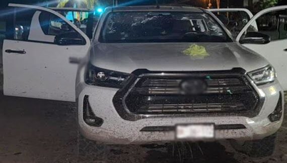 Dos vehículos, seis armas y cartuchos, aseguran en Navolato