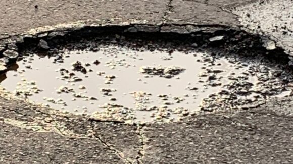 Ubican mil 500 baches en Los Mochis por problemas del drenaje; Comun asume reto con Obras Públicas y taparlos