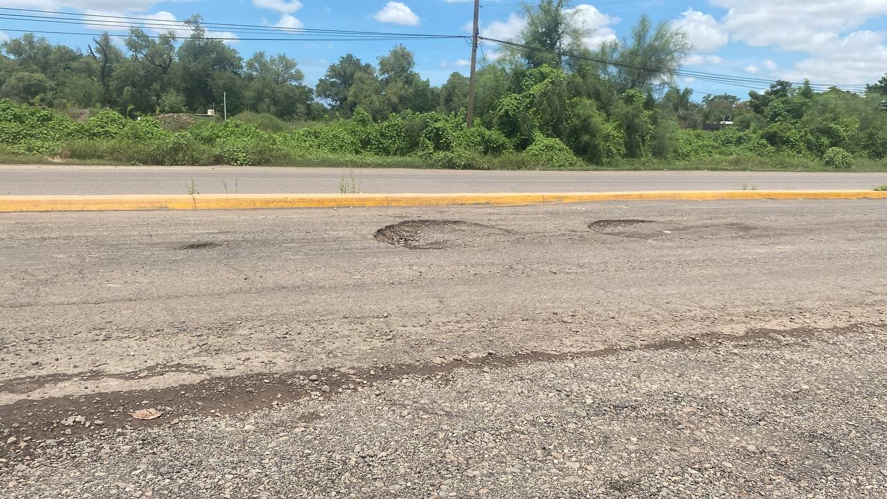 Baches en caminos de Guasave, tras paso de la tormenta "Lorena"