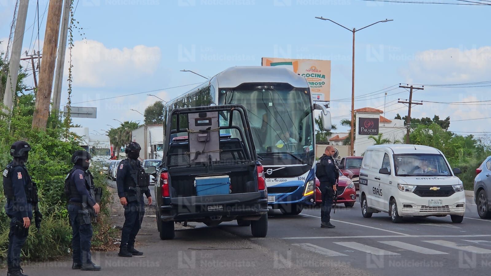 Autobus con impactos de bala en Culiacán