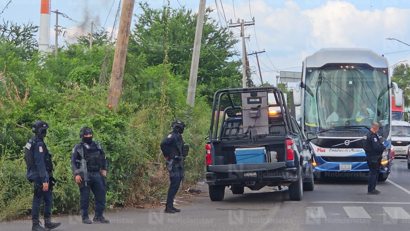 Autobus con impactos de bala en Culiacán