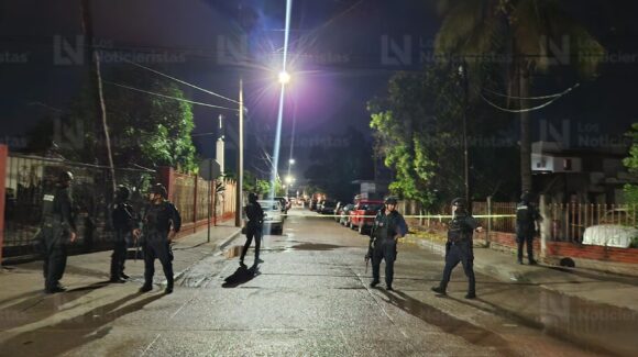 Sicarios balean vivienda de Bachigualato en Culiacán, Sinaloa, y les caen los GOES; dejan auto abandonado