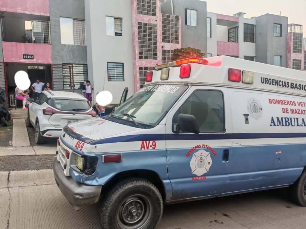 Trasladan a bebé inconsciente a hospital tras caída en su casa en Mazatlán, Sinaloa