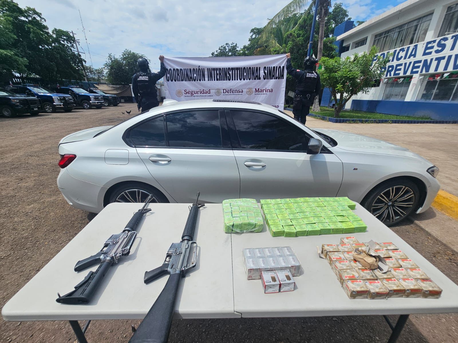 BMW con armas asegurado en Culiacán, Sinaloa