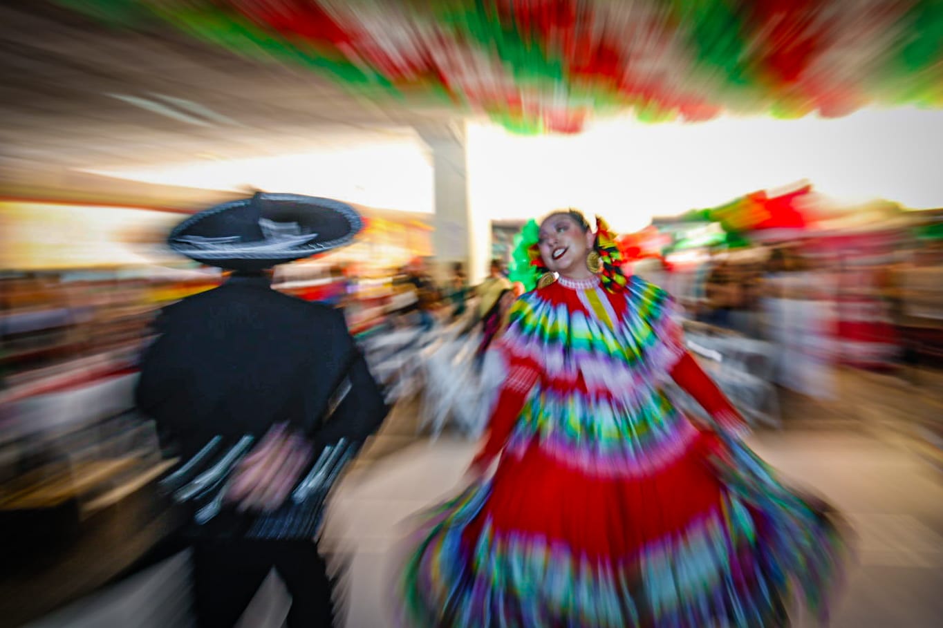 brigadas del bienestar y kermes mexicana baile