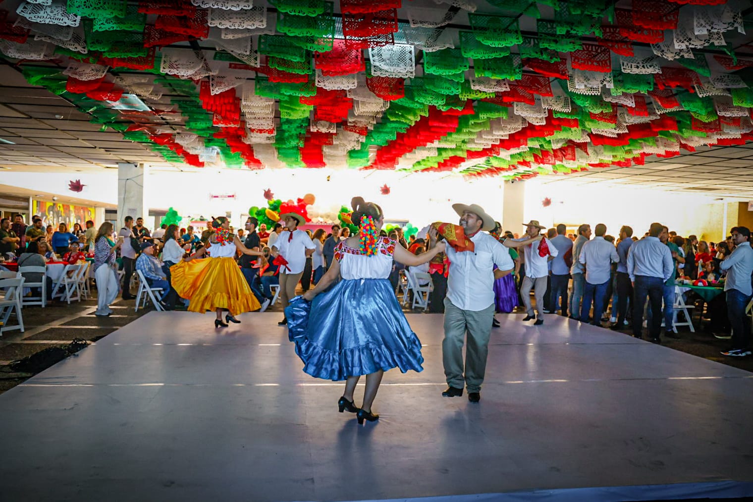 brigadas del bienestar y kermes mexicana bailes