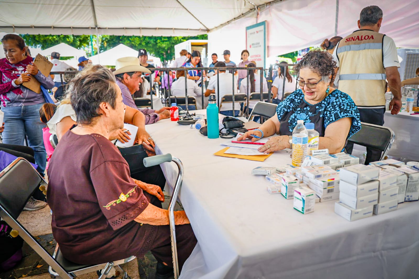 brigadas del bienestar y kermes mexicana medicamento