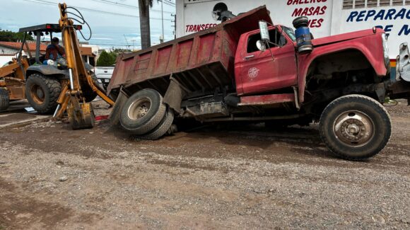 Vida útil de la red de drenaje en Los Mochis ya se cumplió; revisan todo para prevenir colapsos, asegura alcalde de Ahome
