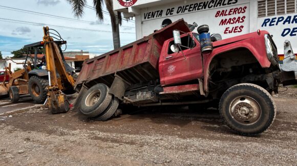 Se procurará estar pendiente del peso y la carga máxima de las unidades y evitar más socavones: Antonio Menéndez