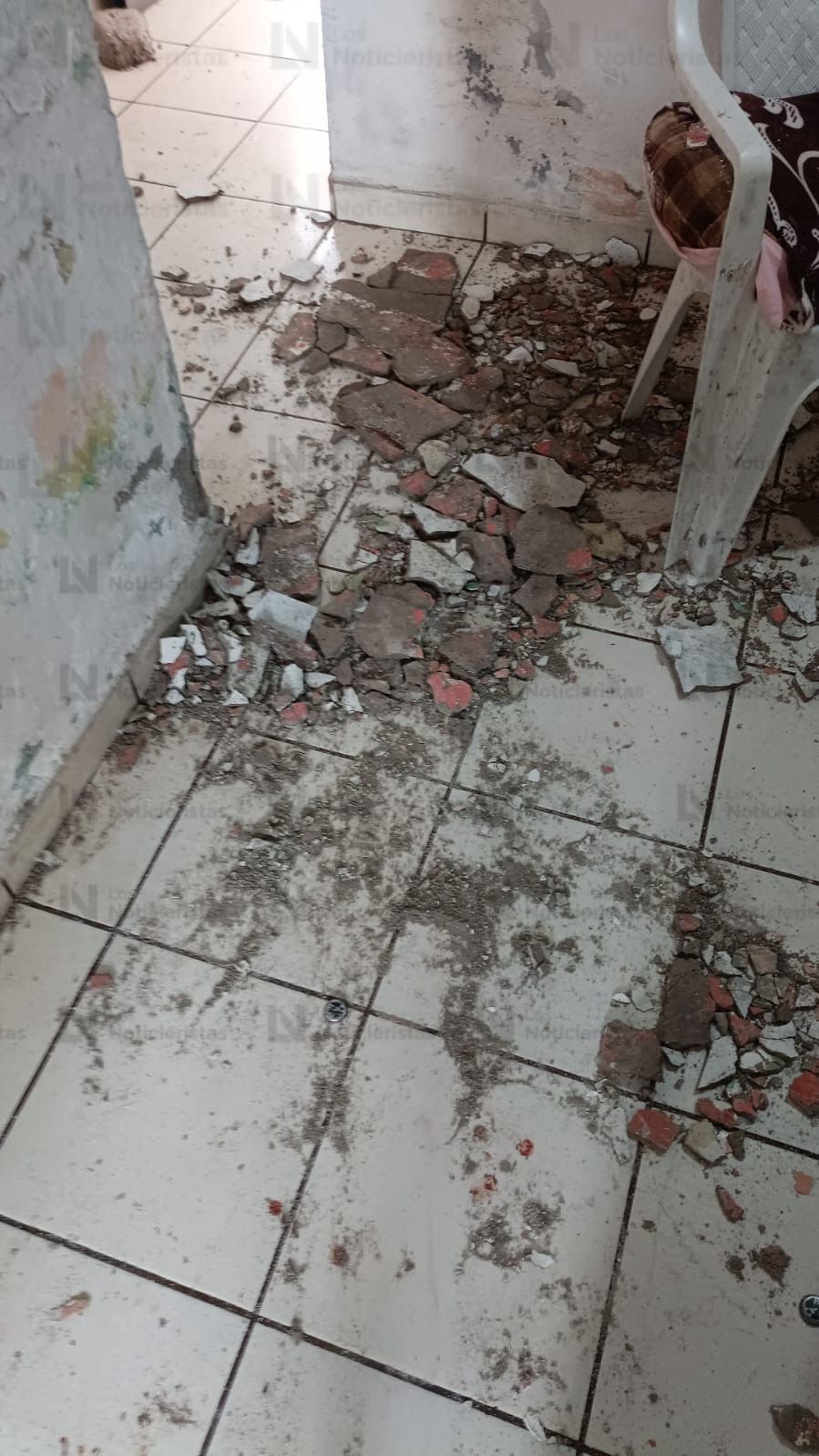 Mujer mayor resulta lesionada por caída