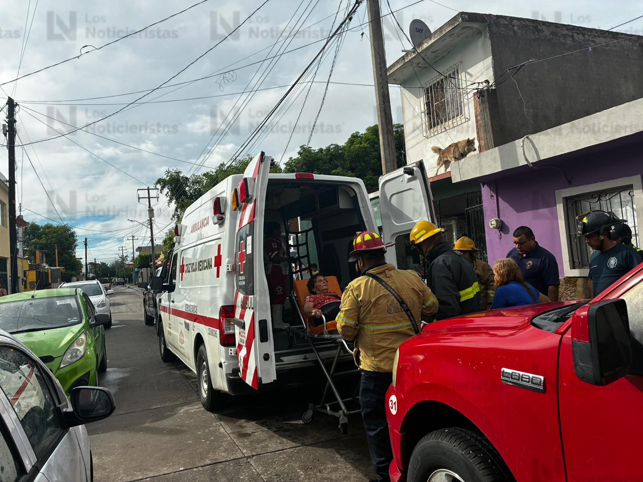 Mujer mayor resulta lesionada por caída