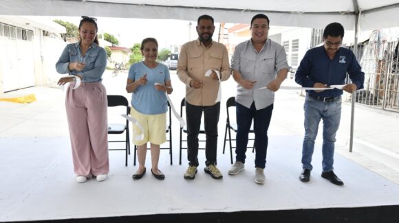 Entrega Gobierno de Mazatlán, Sinaloa calle Clavel pavimentada en la Flores Magón