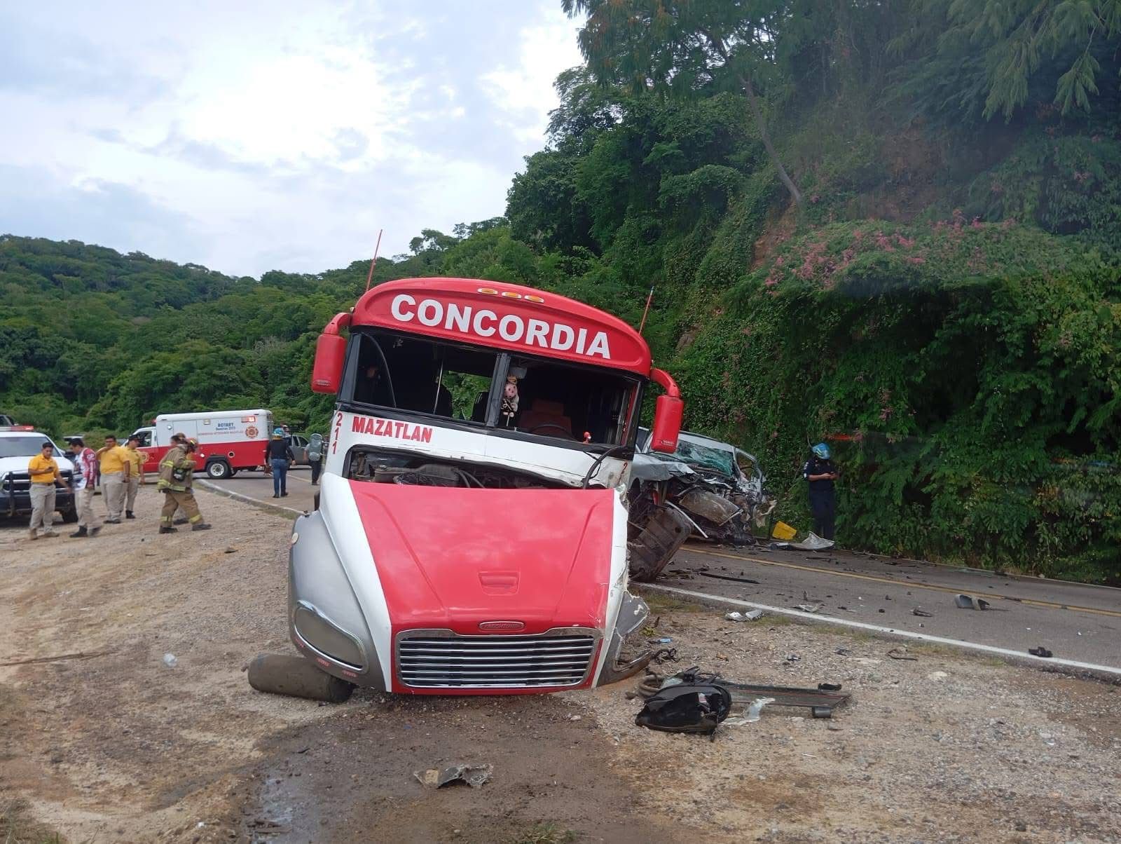 "Camionazo" en la curva de Malpica, en Concordia, Sinaloa