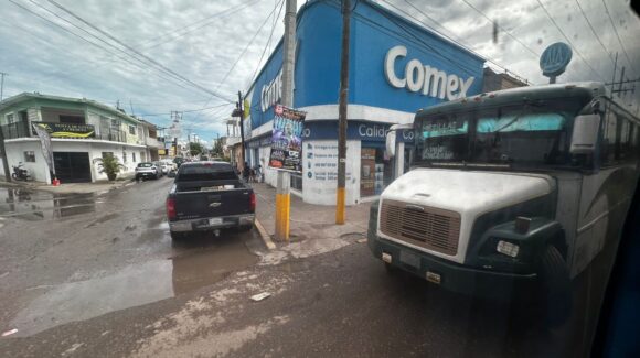 ‘No hay camiones, por Sheinbaum’, así justifica chofer dar servicio ‘a su manera’ en Villa Unión, Sinaloa