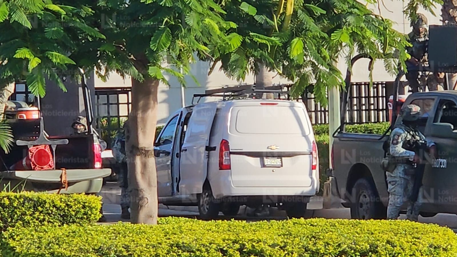 camioneta asegurada por elementos de la sedena
