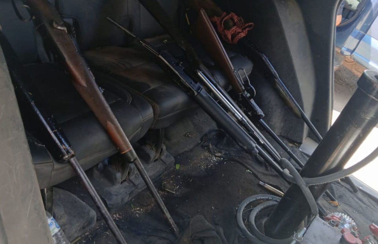 Armas aseguradas en camioneta blindada en La Higuera, en Culiacán