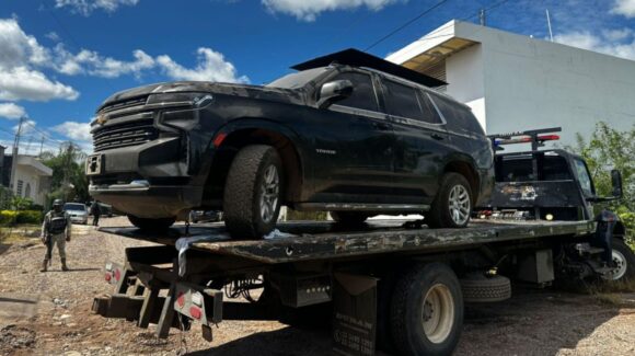 GOES aseguran una Tahoe blindada con torreta para ametralladora en La Higuerita de Culiacán, Sinaloa