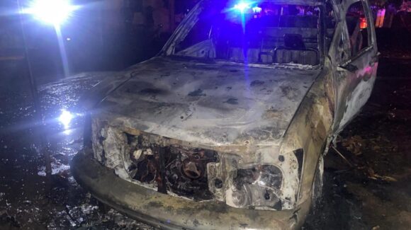 Se quema por completo una camioneta en Guasave, Sinaloa