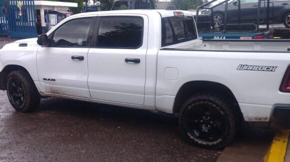 Policías Estatales recuperan dos vehículos y una camioneta con reporte de robo en Culiacán, Sinaloa
