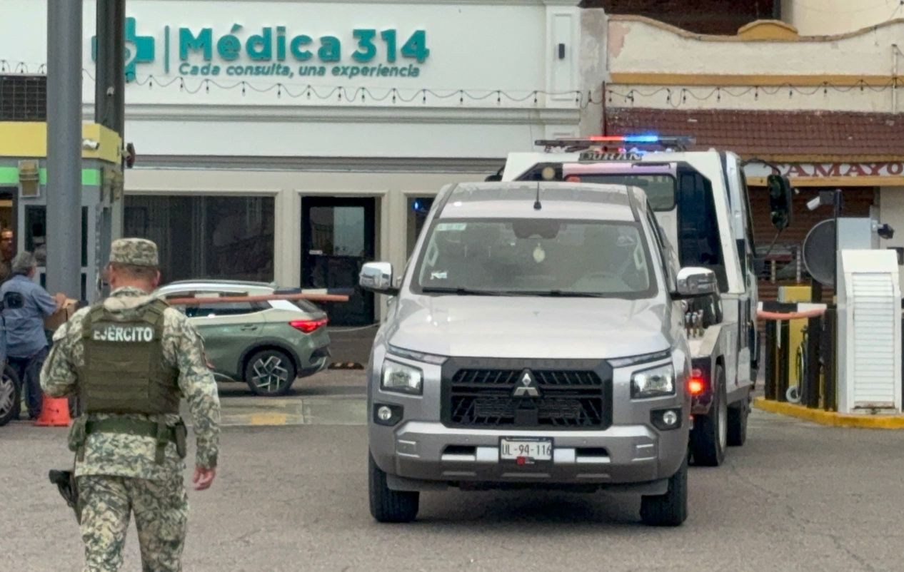 Camioneta L200 recuperada en Culiacán