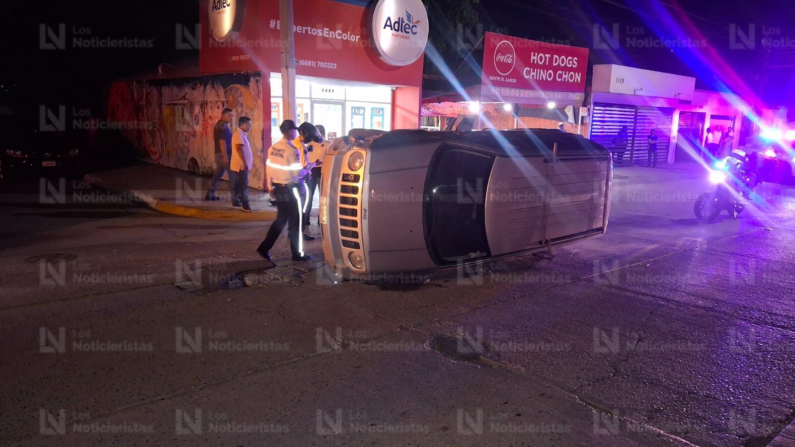 Camioneta Jeep vuelca en Los Mochis, Sinaloa