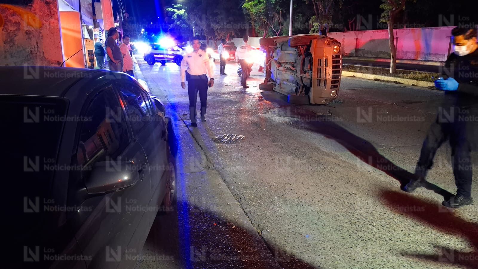 Camioneta Jeep vuelca en Los Mochis, Sinaloa