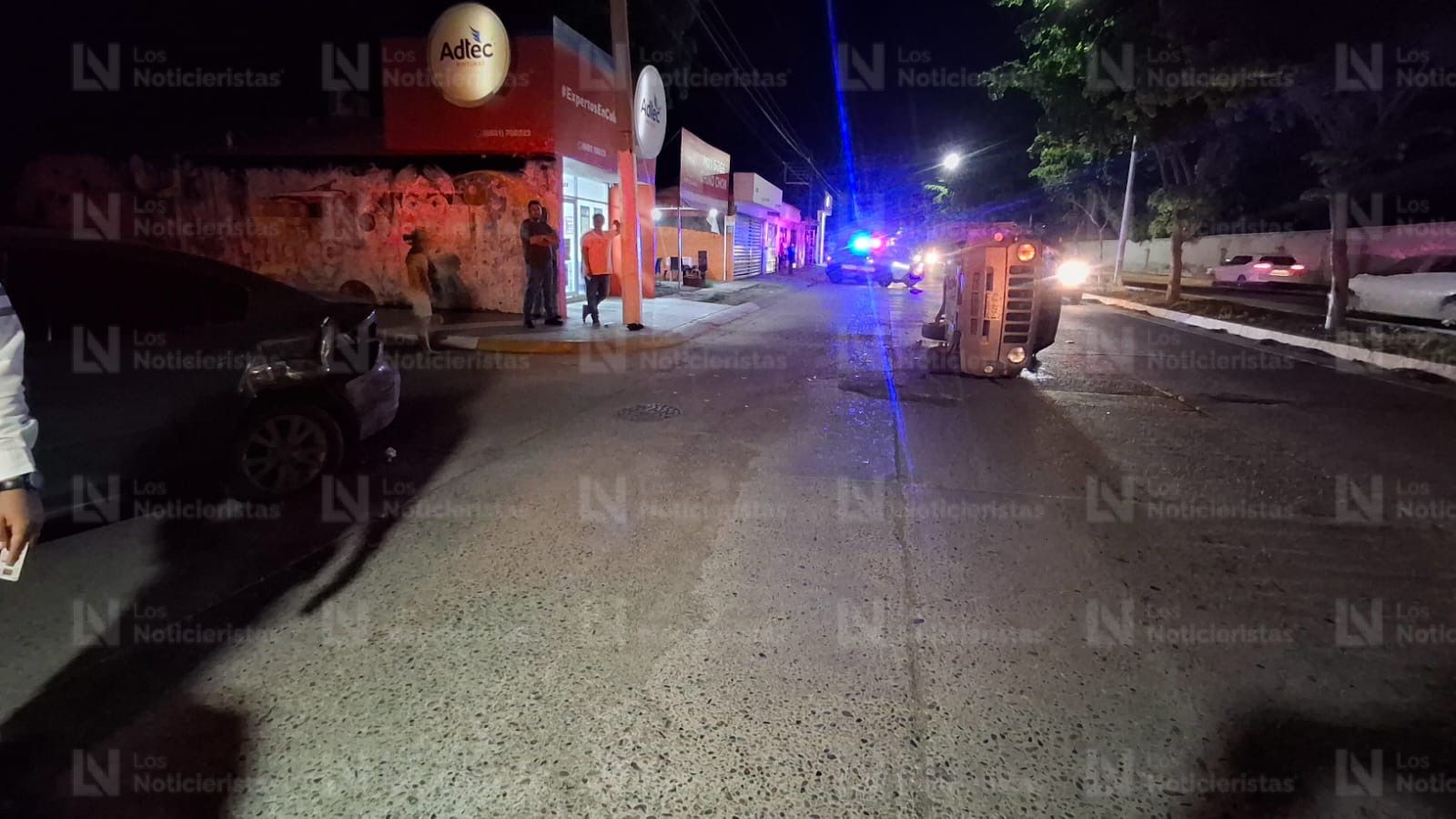 Camioneta Jeep vuelca en Los Mochis, Sinaloa