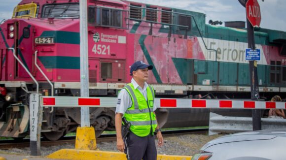 Intensifican campaña ‘Cuidado con el tren’ en cruces ferroviarios de Mazatlán, Sinaloa
