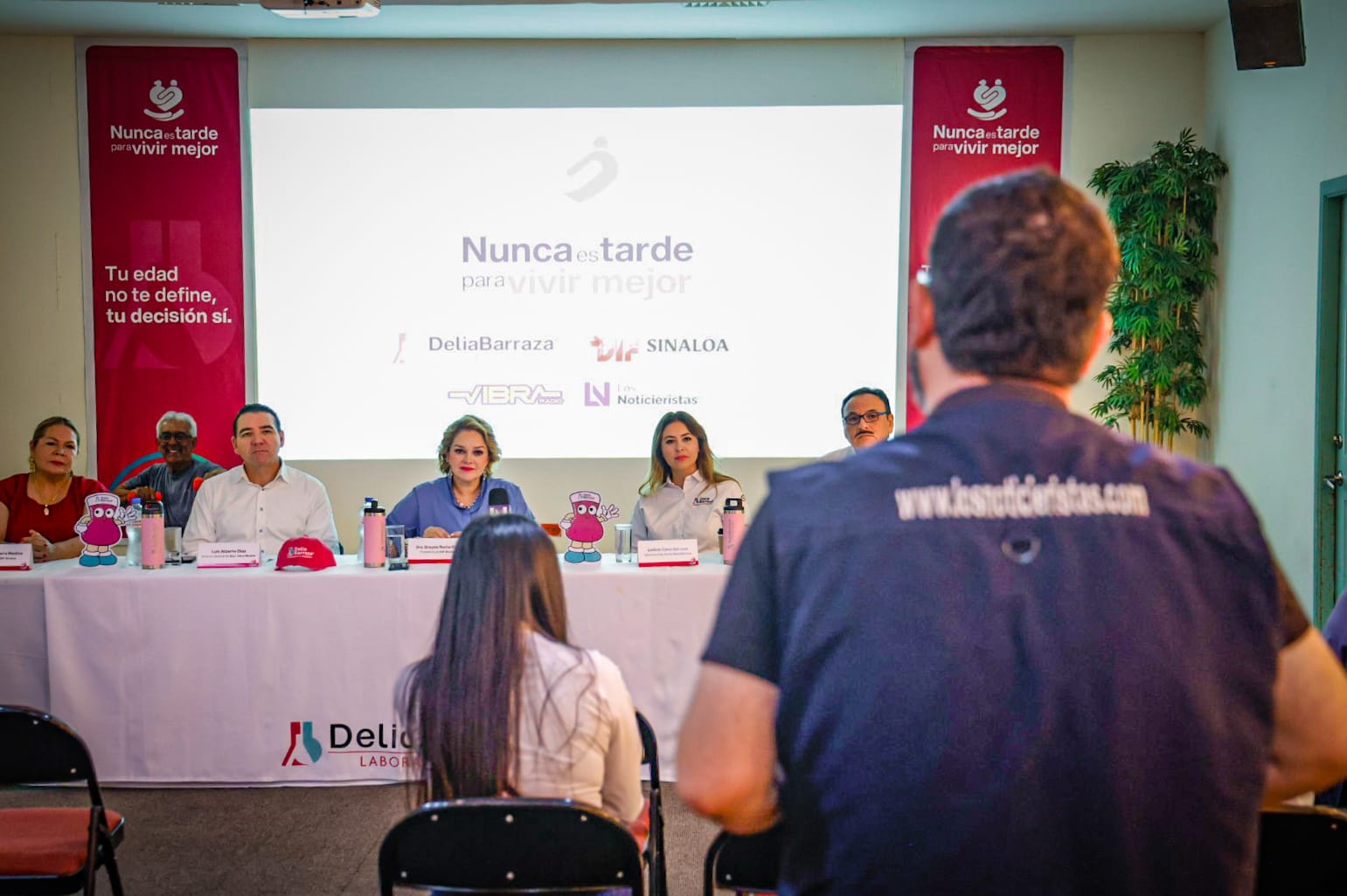 “Nunca es tarde para vivir mejor” campaña impulsada por Laboratorios Delia Barraza