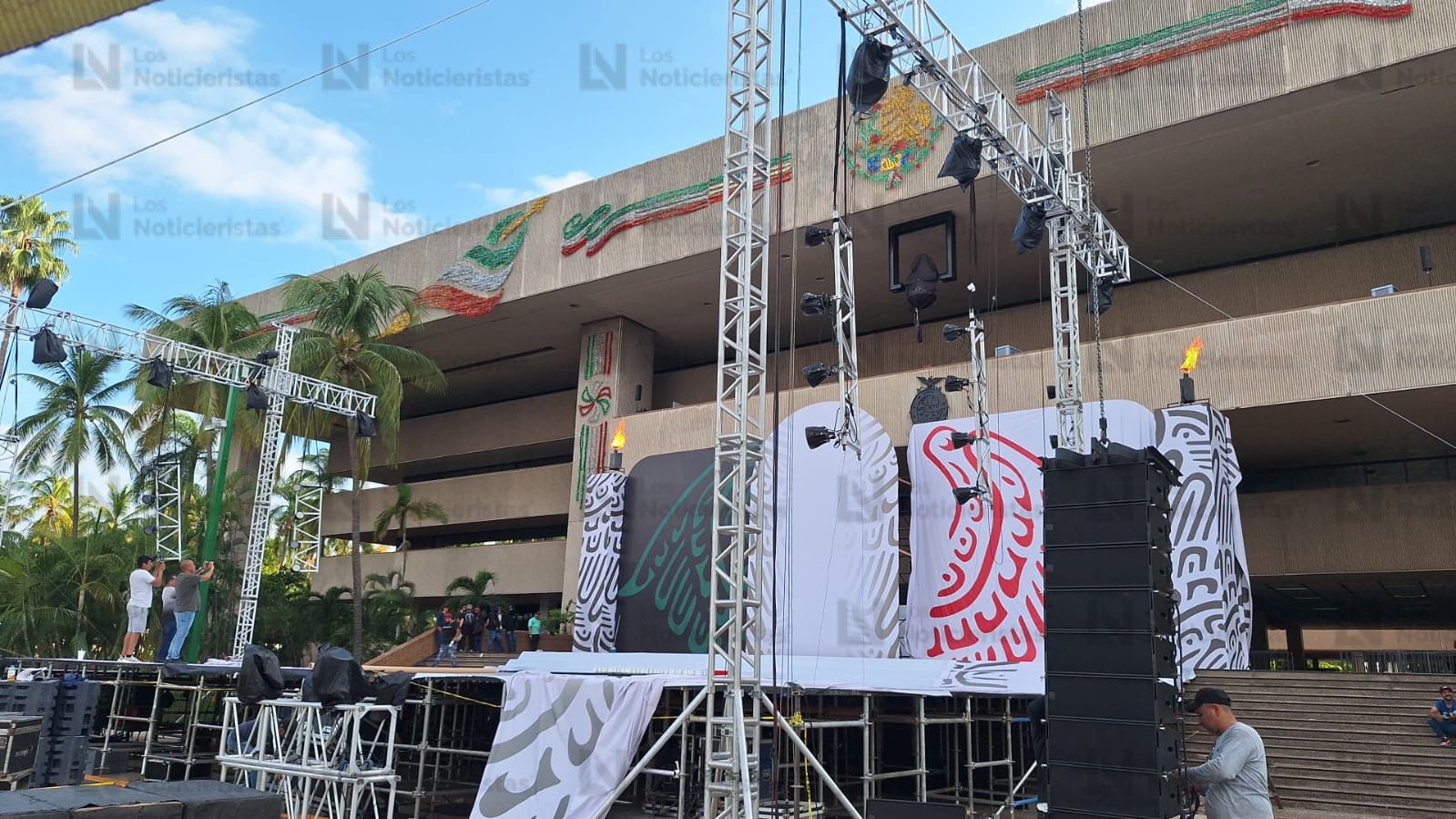 Comienzan a retirar las decoraciones por el Grito de Independencia en Culiacán, Sinaloa, tras la cancelación del festejo