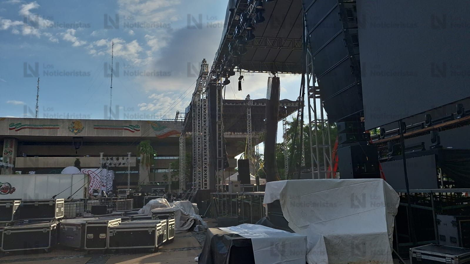 Comienzan a retirar las decoraciones por el Grito de Independencia en Culiacán, Sinaloa, tras la cancelación del festejo