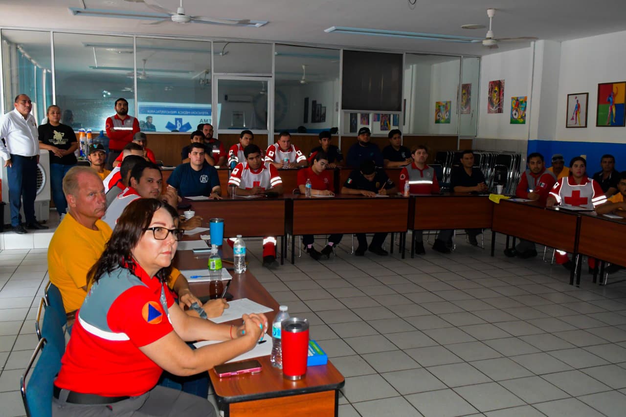 Capacitación de salvavidas en Guamúchil