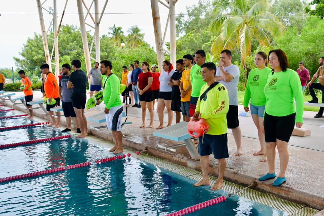 Capacitación de salvavidas en Guamúchil